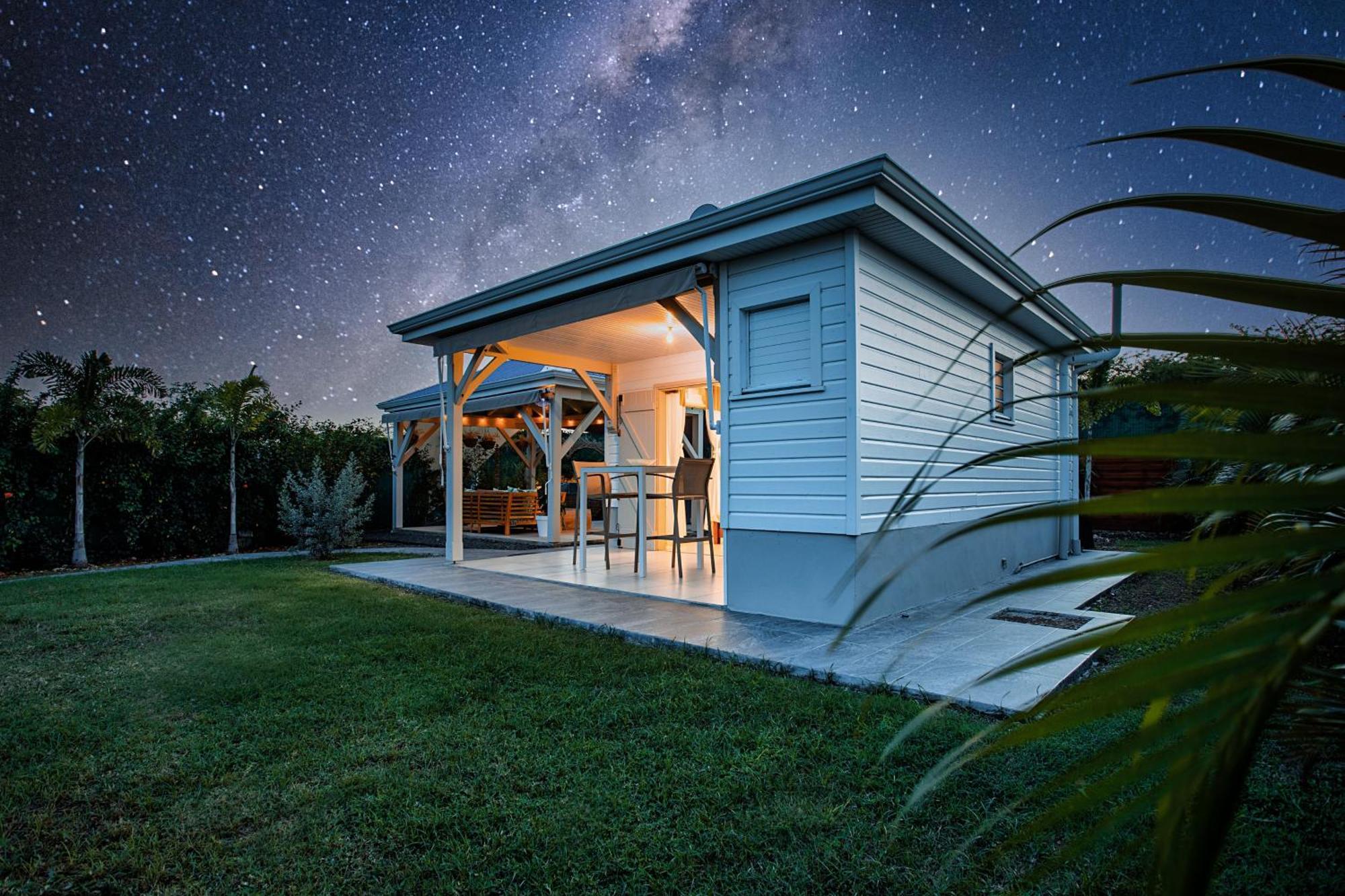 Magnifique Bungalow Et Jacuzzi Au Coeur Des Plages Villa Le Moule Exterior photo