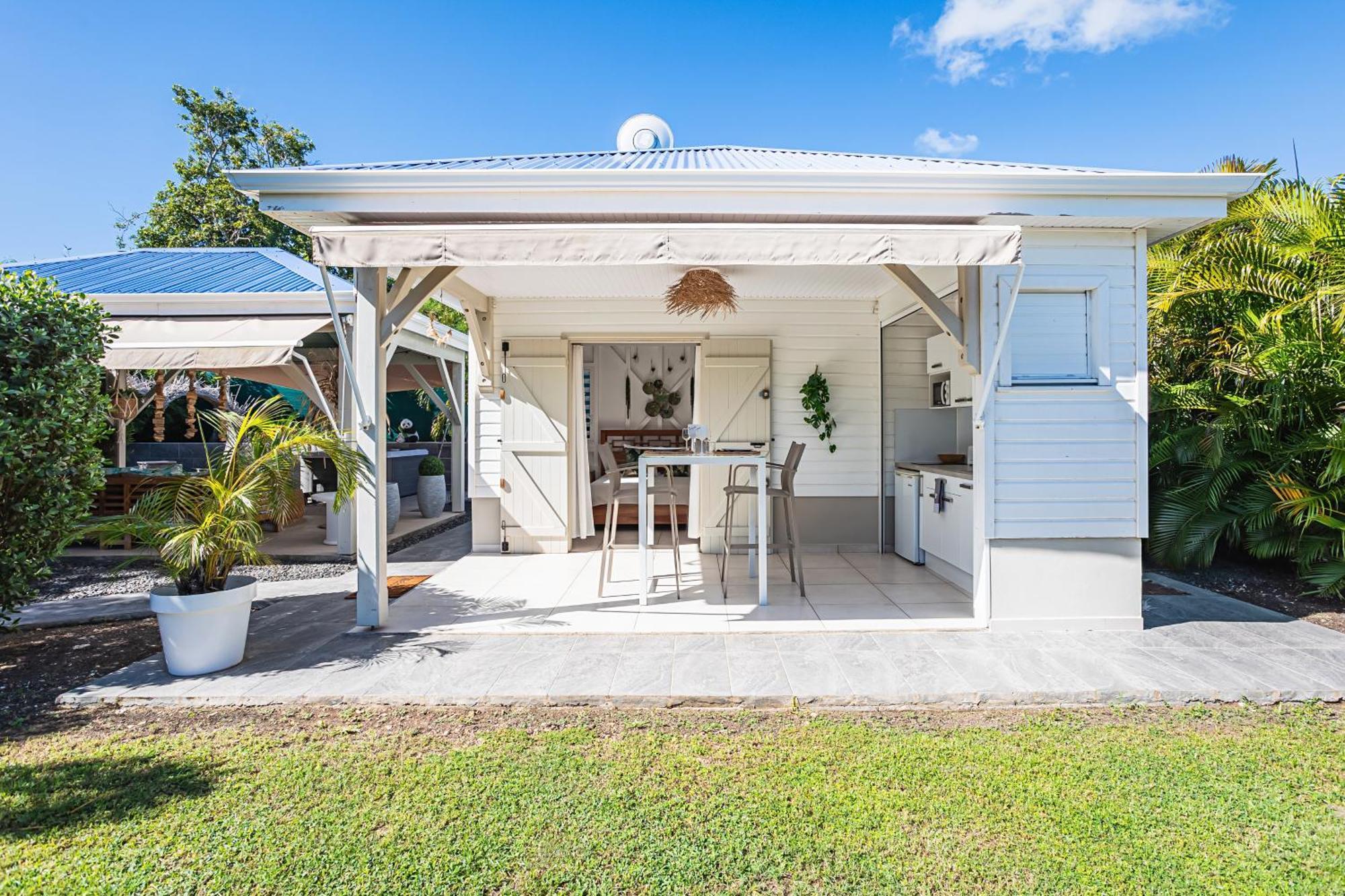 Magnifique Bungalow Et Jacuzzi Au Coeur Des Plages Villa Le Moule Exterior photo