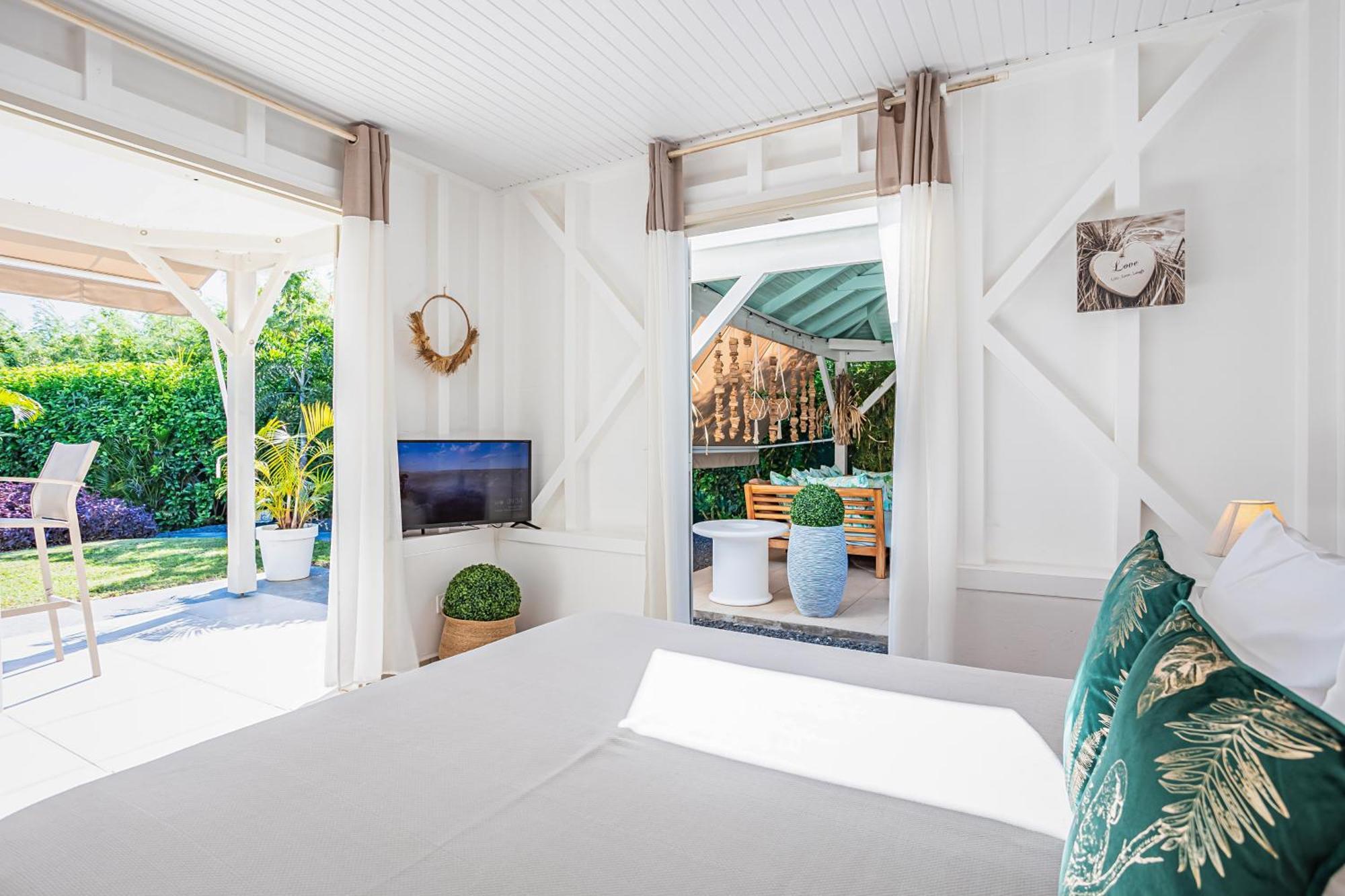 Magnifique Bungalow Et Jacuzzi Au Coeur Des Plages Le Moule Exterior photo