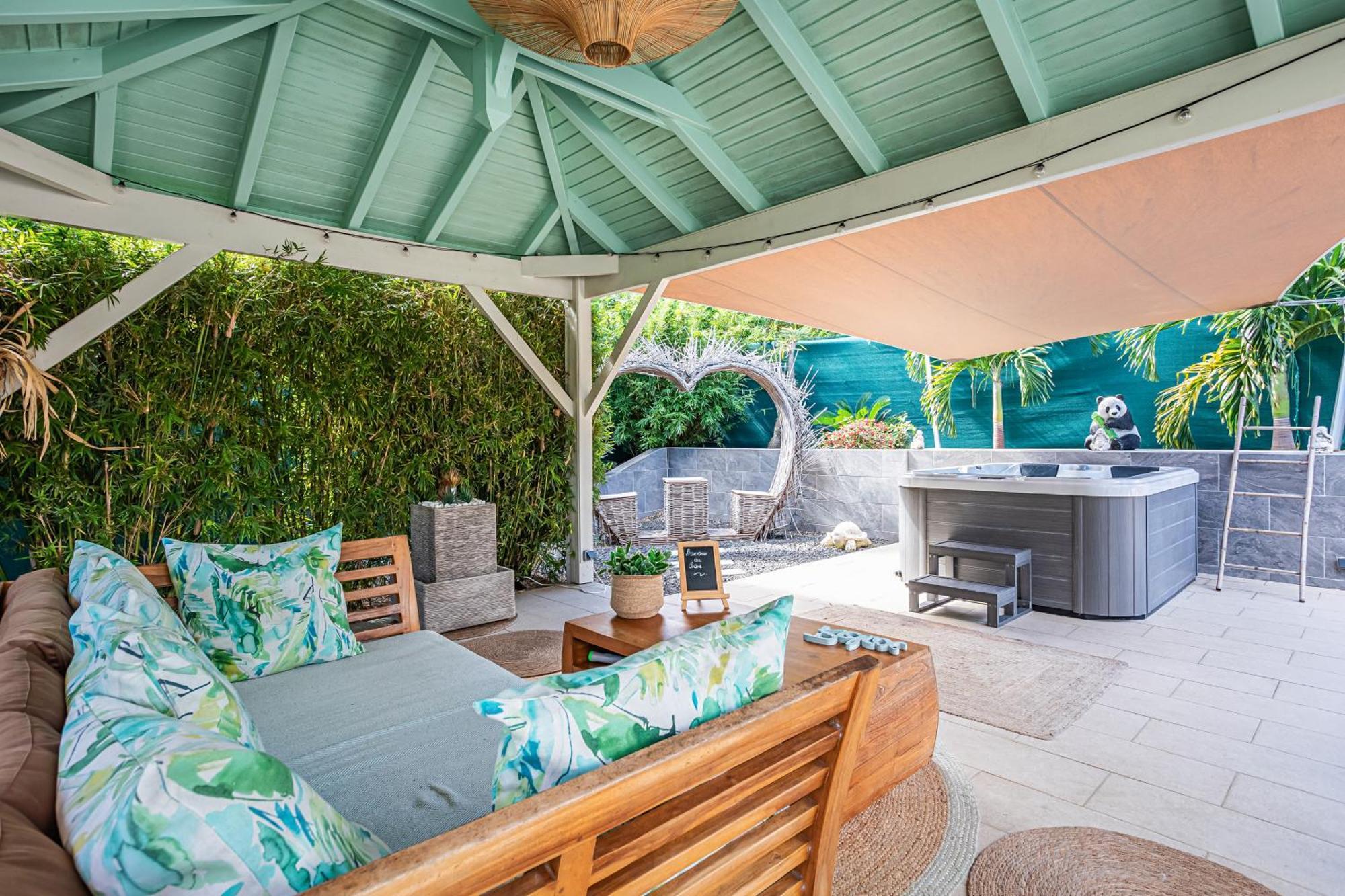Magnifique Bungalow Et Jacuzzi Au Coeur Des Plages Le Moule Exterior photo