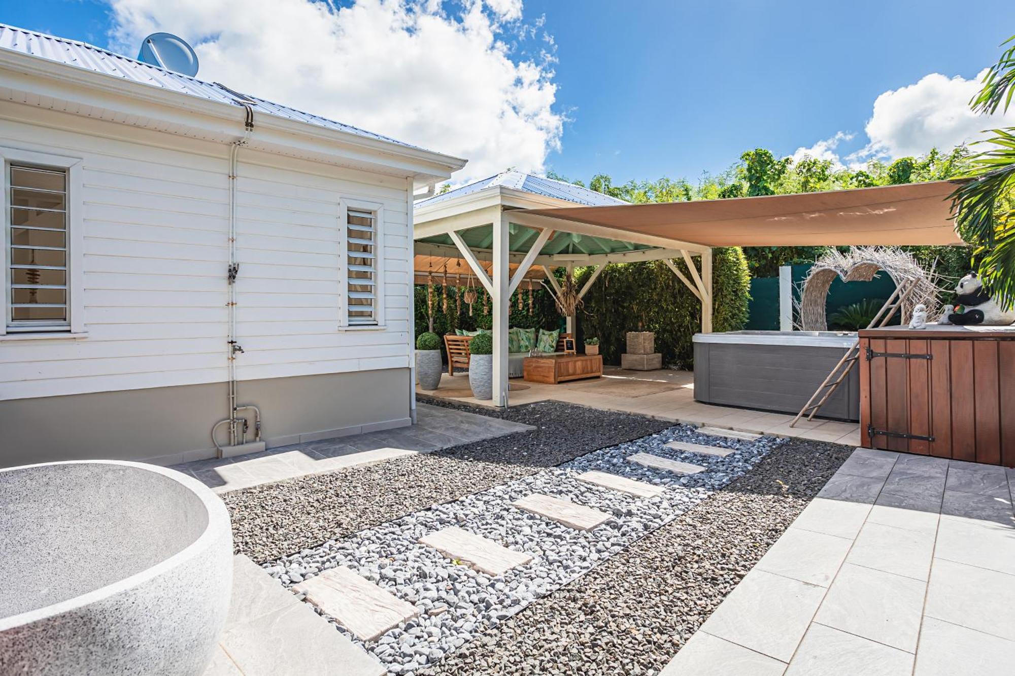 Magnifique Bungalow Et Jacuzzi Au Coeur Des Plages Le Moule Exterior photo